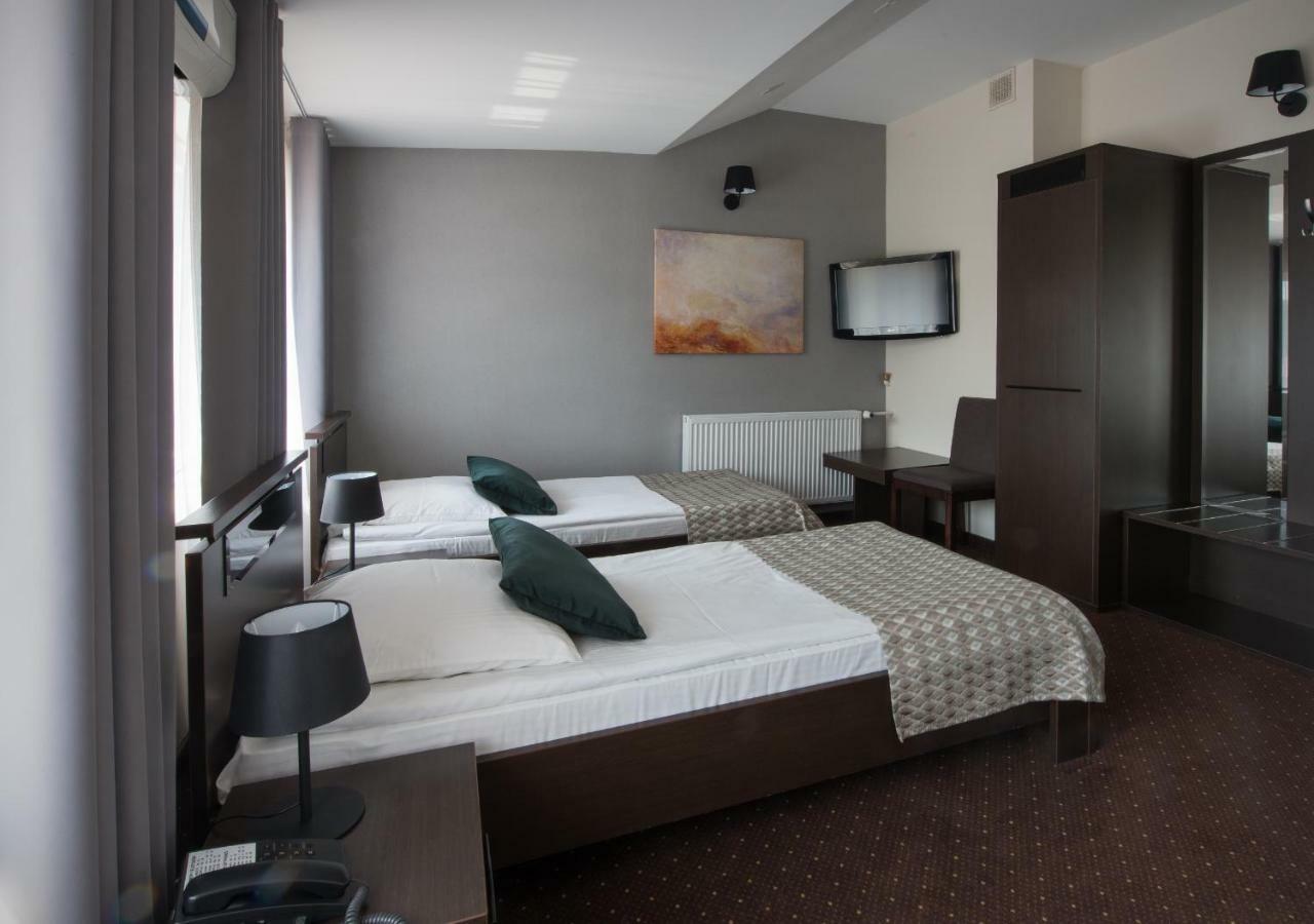 Hotel Capitol Biala Podlaska Luaran gambar