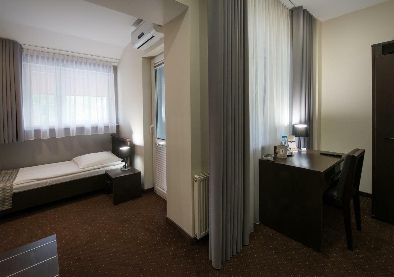Hotel Capitol Biala Podlaska Luaran gambar
