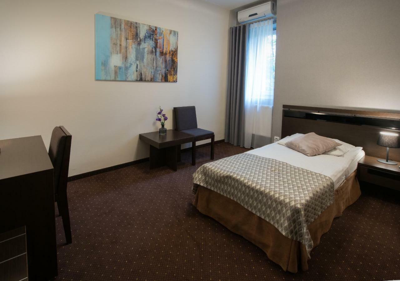 Hotel Capitol Biala Podlaska Luaran gambar