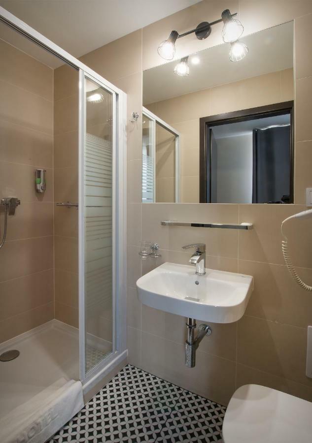 Hotel Capitol Biala Podlaska Luaran gambar