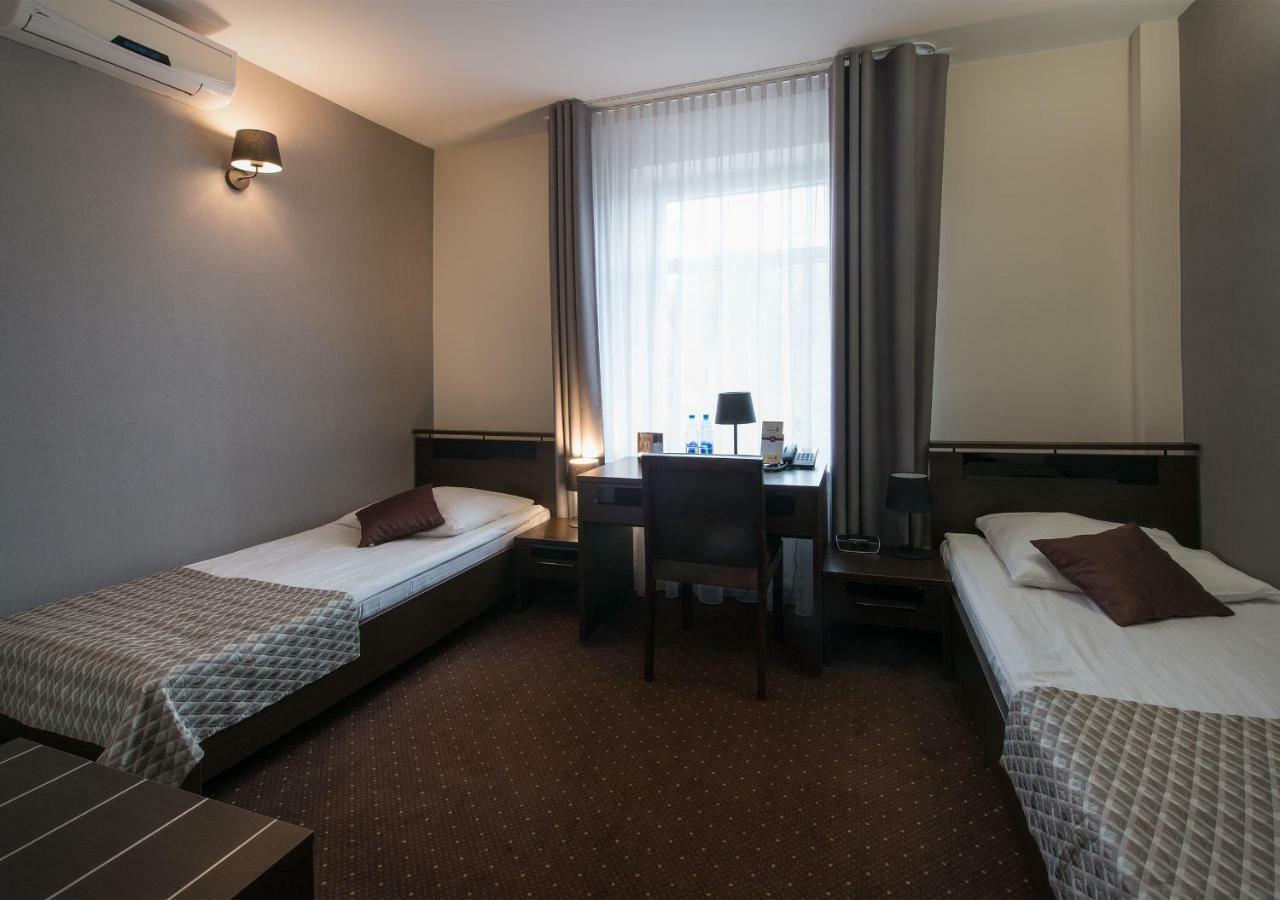 Hotel Capitol Biala Podlaska Luaran gambar